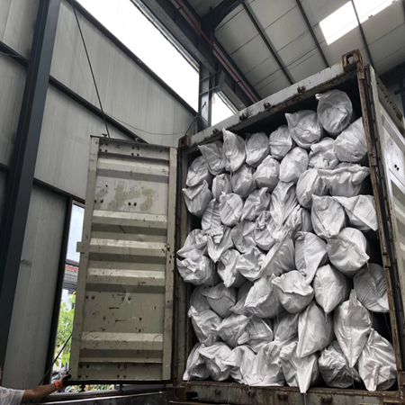 新年第一車(chē)防滲膜裝車(chē)發(fā)貨